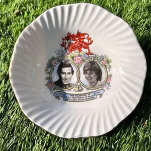 Elizabethan Fine Bone China Dish Royal Wedding Charles & Diana 1981